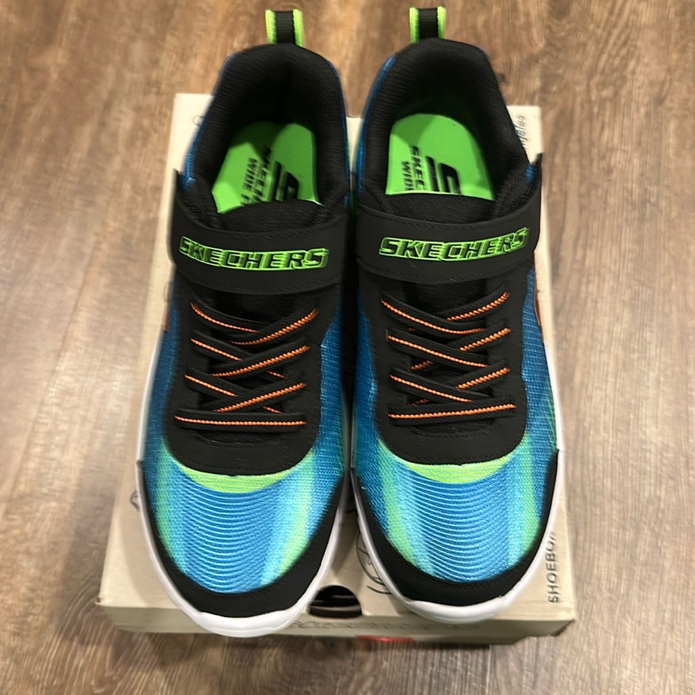 Skechers boys thermoflux 2.0, boys 5w sneaker, worn once, original box